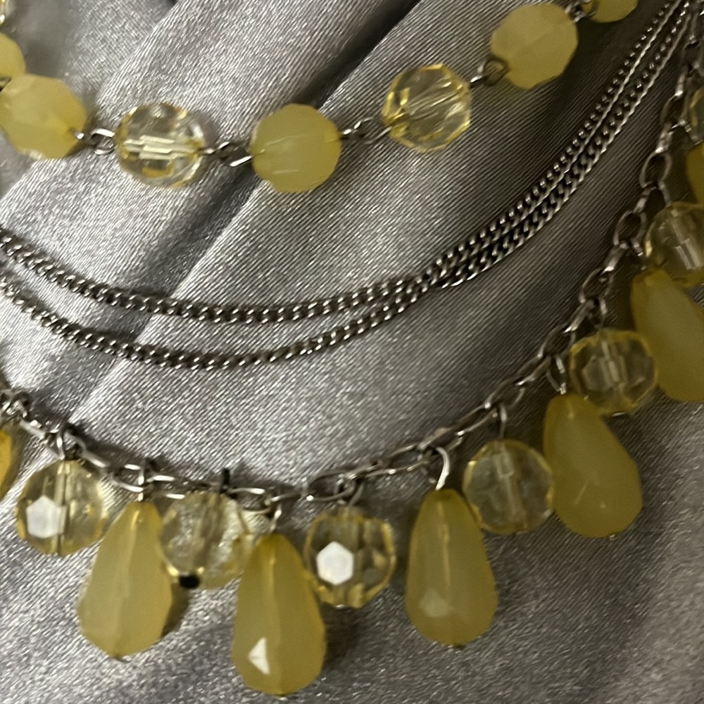 🎁3/$13.00🎁 yellow beads Necklace Bundle & save Buy 2 more you pay $13.00 only - Picture 4 of 6